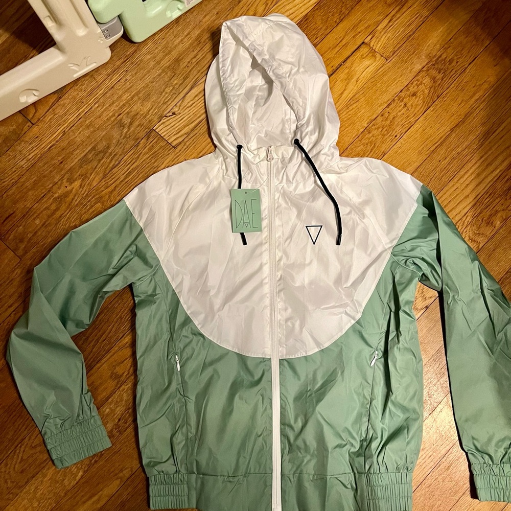 DAE Activewear Windbreaker